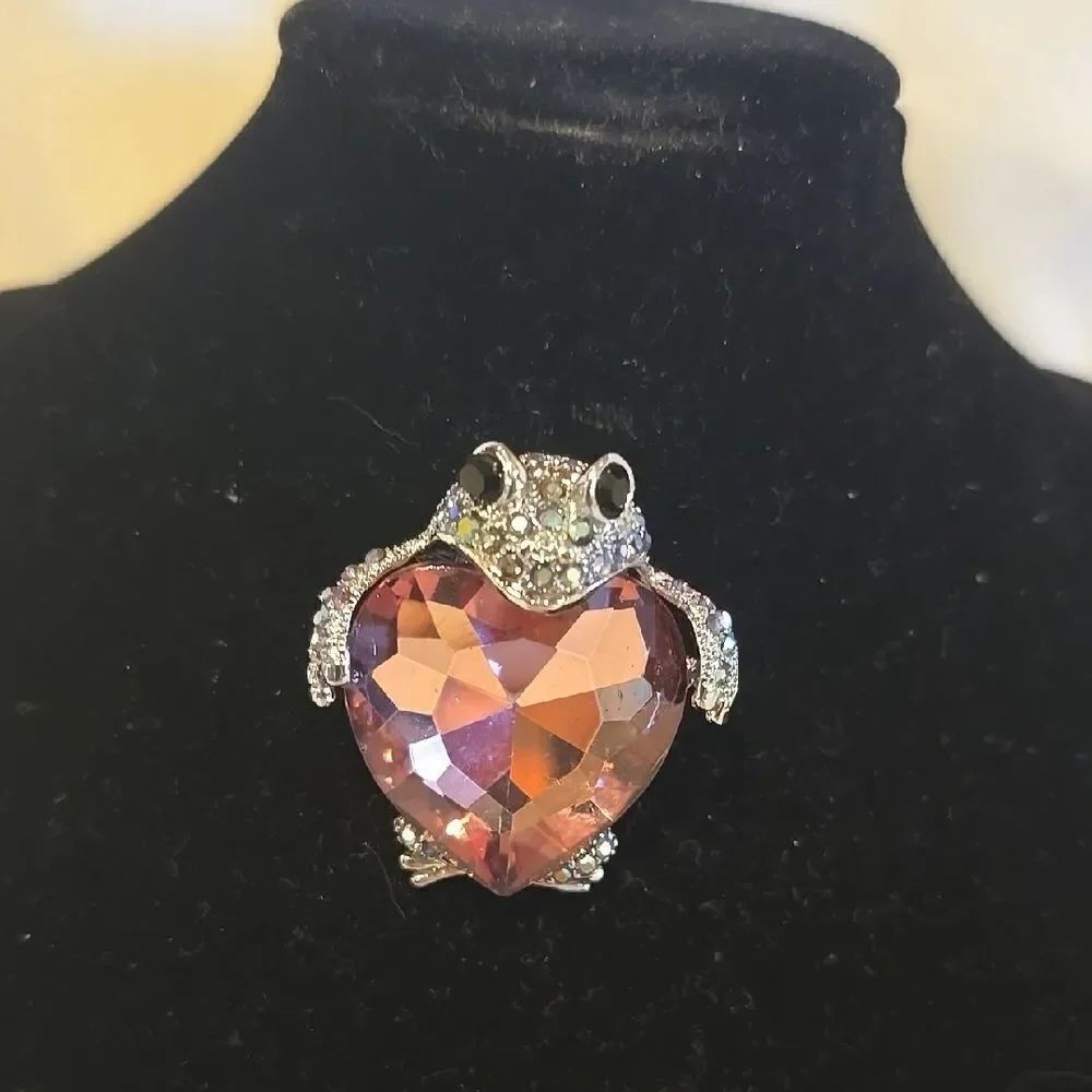 Authentic Crystal Pink Heart Heart Frog Brooch! Nwot!